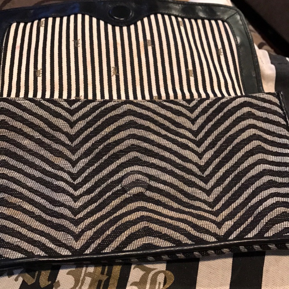 Purse - Picture 2 of 4